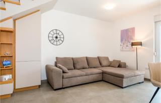 Stunning Home In Sibenik With Kitchen - Šibenik - 8