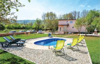 Four-Bedroom Holiday Home In Lecevica - Lećevica - 4