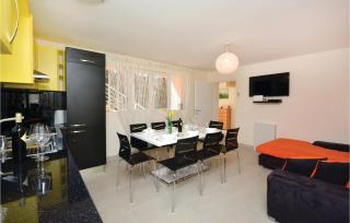 Four-Bedroom Holiday Home In Lecevica - Lećevica - 3