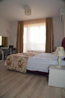 Avenue Deluxe Hotel - 9