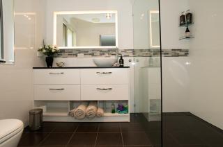 Kinsellas Water Views - Albany - 2