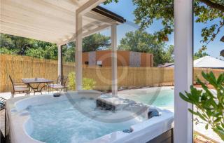Pet Friendly Home In Peroj With Kitchen - 8