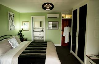 Kinsellas Water Views - Albany - 8