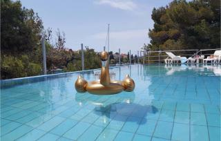 Seven-Bedroom Holiday Home In Zaboric - 6