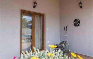 Three-Bedroom Holiday Home In Divsici - 8