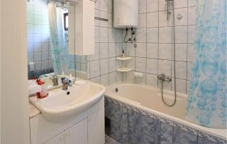 3 Bedroom Awesome Apartment In Kostrena - Kostrena - 2