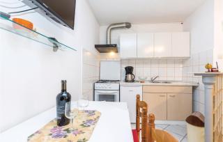 Amazing Apartment In Bakar With Kitchen - Bakar - 4