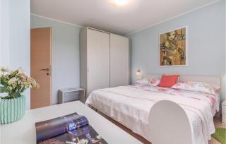Lovely Home In Peruski - 6