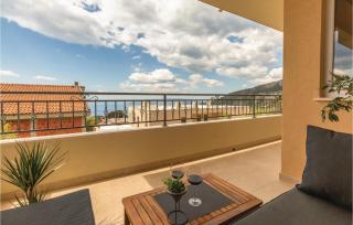 Three-Bedroom Apartment In Makarska - 9