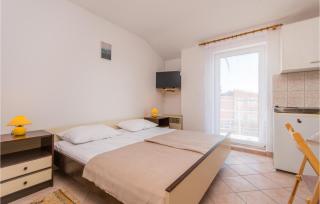 Lovely Apartment In Sveti Filip I Jakov - Sveti Filip i Jakov - 2