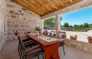 Stunning Home In Unesic - Unešić - 9