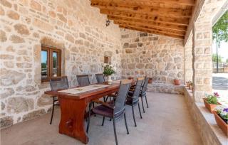 Stunning Home In Unesic - Unešić - 6