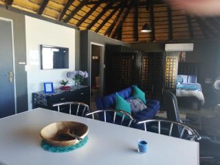 John-Lou's Studio Flat - 6