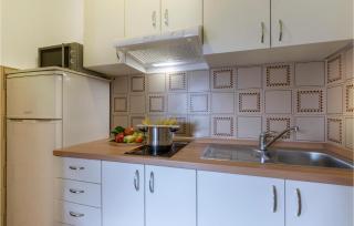 Awesome Apartment In Umag With Wifi - Umag - 2