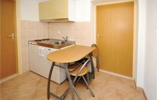 Two-Bedroom Apartment Kastel Kambelovac 03 - 4