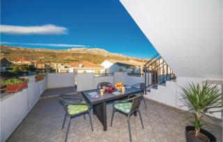 Two-Bedroom Apartment Kastel Kambelovac 03 - 2