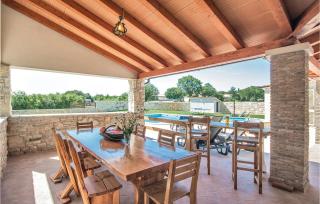 Nice Home In Valtura With Jacuzzi - Valtura - 7