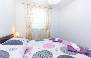 Awesome Apartment In Crikvenica - Crikvenica (Cirquenizza) - 3