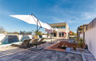 Amazing Home In Pula With Kitchen - Pula - 3