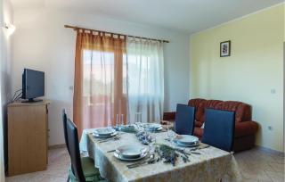 Two-Bedroom Apartment In Peruski - 2