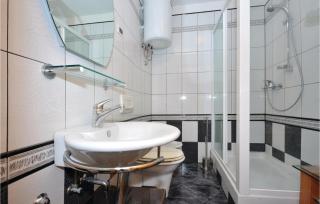 One-Bedroom Apartment Split With Sea View 02 - 1