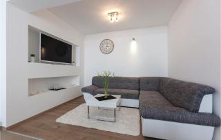 Three-Bedroom Apartment In Split - Split - 7