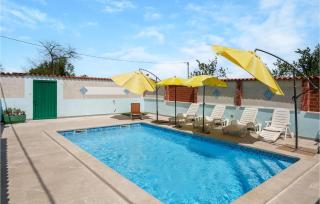 Three-Bedroom Holiday Home 0 In Zminj - 2