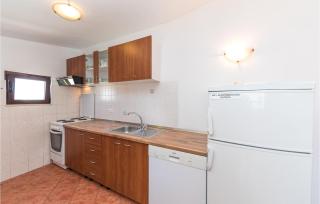 One-Bedroom Apartment In Okrug Donji - Okrug Donji - 1