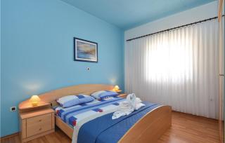 Six-Bedroom Holiday Home In Podstrana - Podstrana - 9