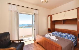 Six-Bedroom Holiday Home In Podstrana - Podstrana - 3