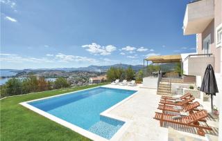 Six-Bedroom Holiday Home In Podstrana - Podstrana - 2