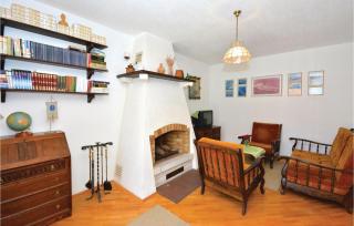 Three-Bedroom Apartment With A Fireplace In Stari Grad - 9