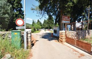 Three-Bedroom Apartment With A Fireplace In Stari Grad - Stari Grad - 4