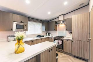 Fox Lodge with Hot Tub - 8