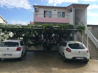 Apartments Nives - Stari Grad - 0