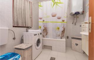 4 Bedroom Amazing Home In Sukosan - 2