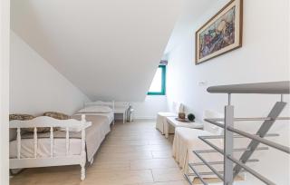 Gorgeous Home In Okrug Gornji With Wifi - 4