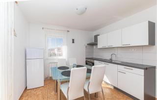 Lovely Apartment In Kastel Luksic - Kaštela - 6