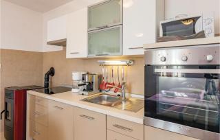 Beautiful Home In Zminj With Kitchen - Žminj - 5