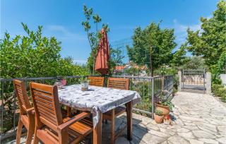 Apartment Pakostane Kraljice Jelene - Pakoštane - 0