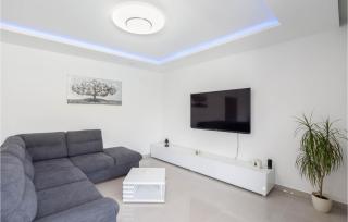Lovely Home In Srinjine With Jacuzzi - Srinjine - 6