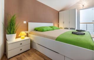 Three-Bedroom Holiday Home In Pomer - 3