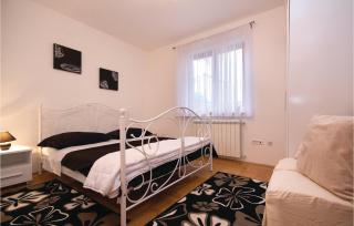 2 Bedroom Lovely Apartment In Pula - 7