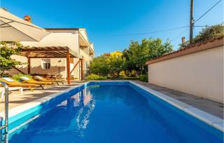 Four-Bedroom Holiday Home In Vrsi - Vrsi - 2