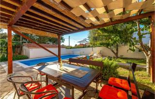 Four-Bedroom Holiday Home In Vrsi - 3