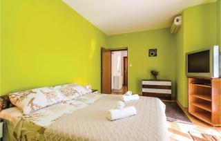 Four-Bedroom Holiday Home In Vrsi - 9