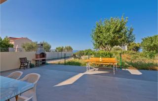 1 Bedroom Awesome Apartment In Makarska - Makarska - 3