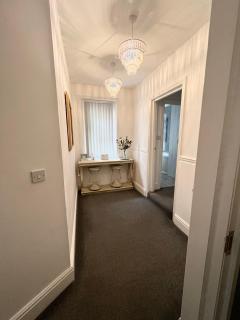 Large Luxury Apartment Blackpool - 2