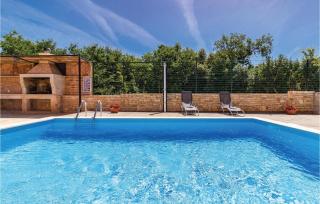 3 Bedroom Stunning Apartment In Liznjan - 4