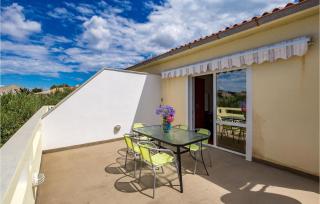 Beautiful Apartment In Stara Novalja - Kaštel - 2
